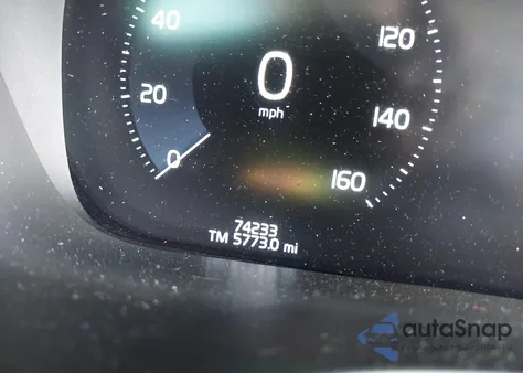 2021 Volvo Xc60 T5 Inscription z USA, uszkodzony, nr VIN YV4102DL4M1860713